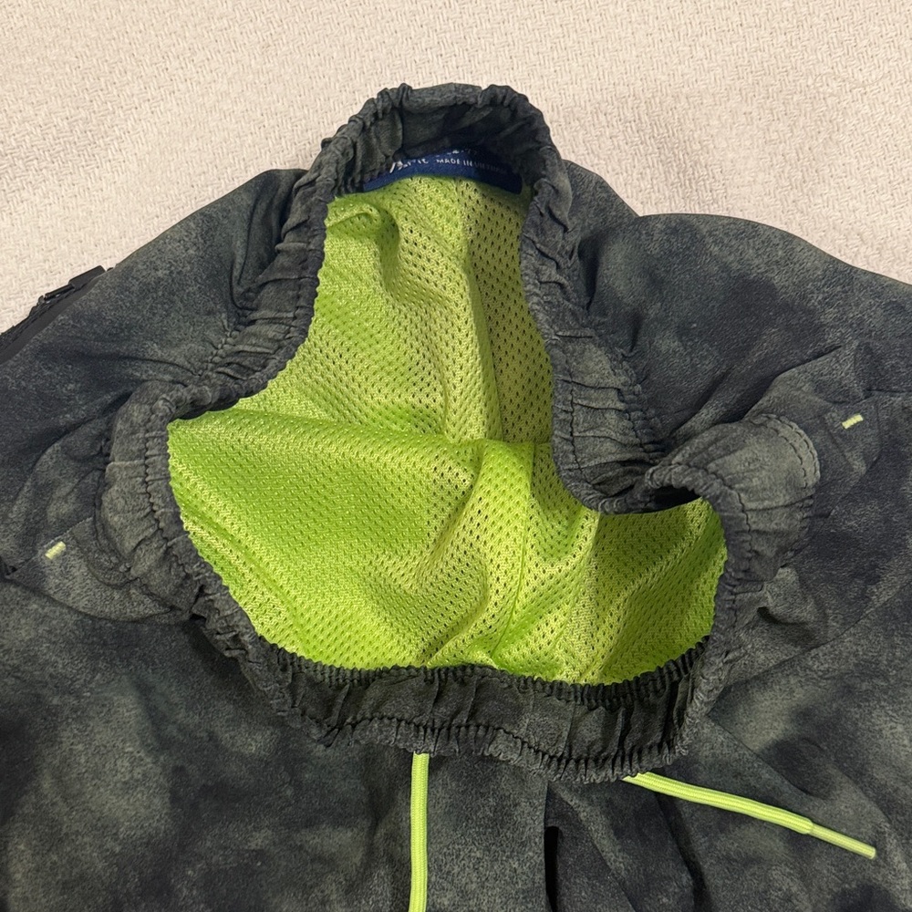 Boys 6-7 GapFit Black and Green Athletic Shorts Drawstring - Picture 5 of 7